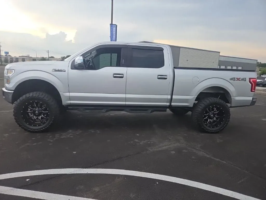 2017 Ford F-150 XLT thumbnail 7