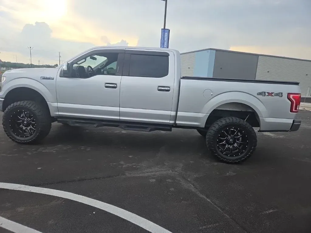 2017 Ford F-150 XLT thumbnail 8