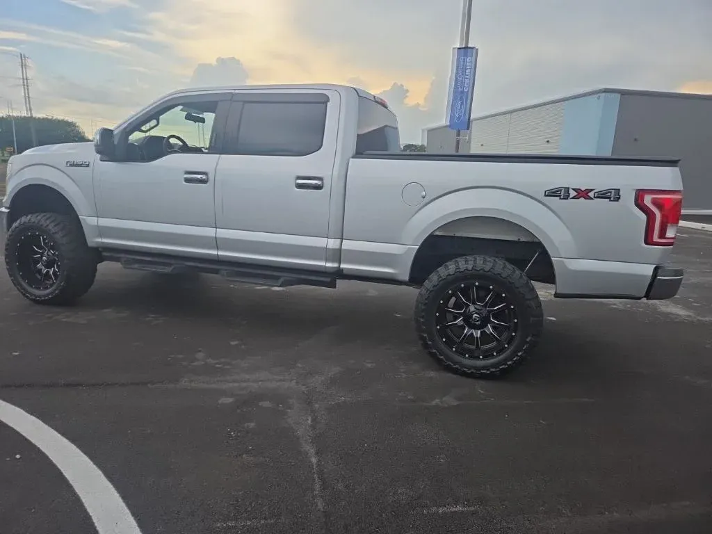 2017 Ford F-150 XLT thumbnail 9