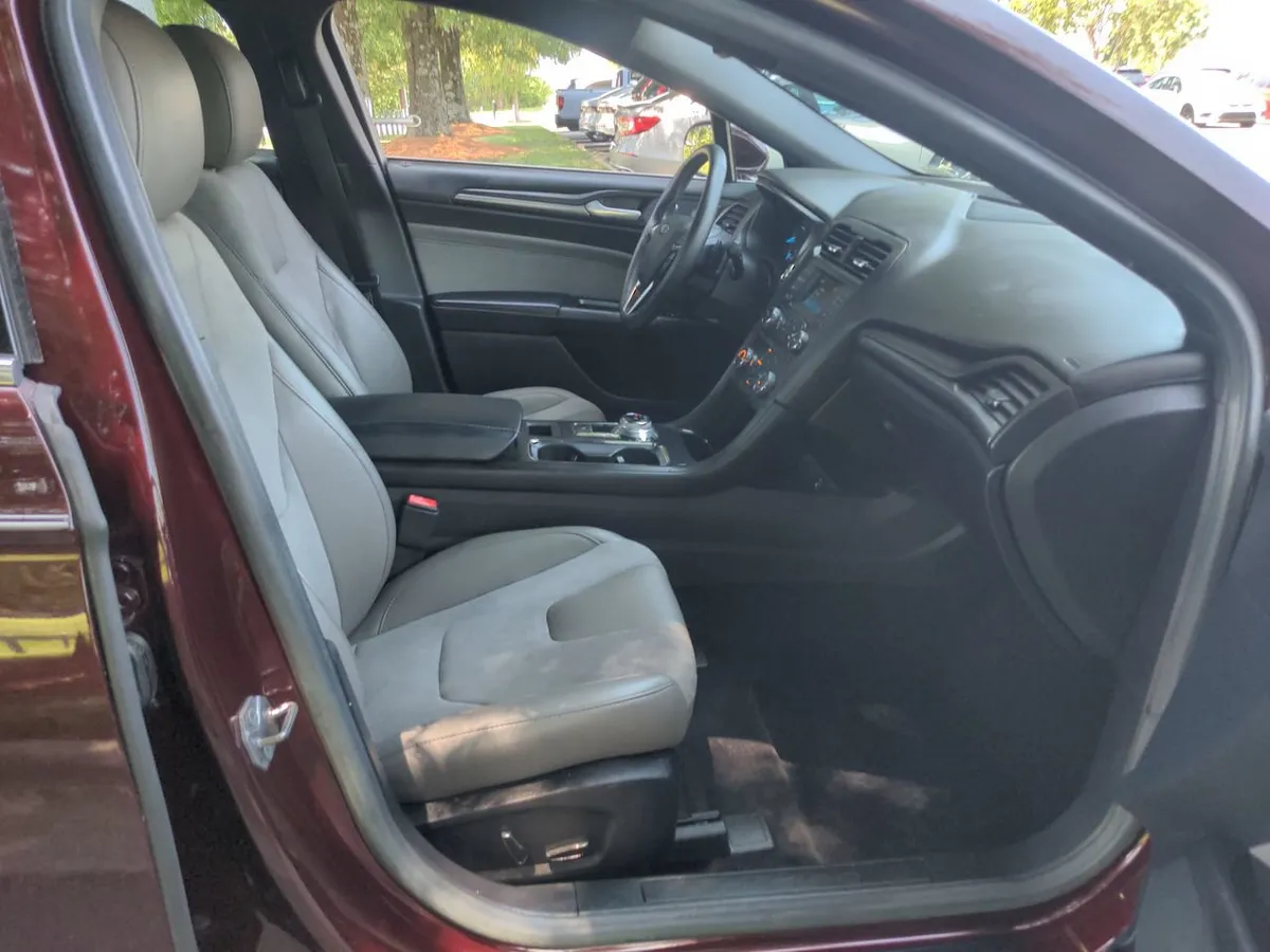 2017 Ford Fusion Sport thumbnail 31