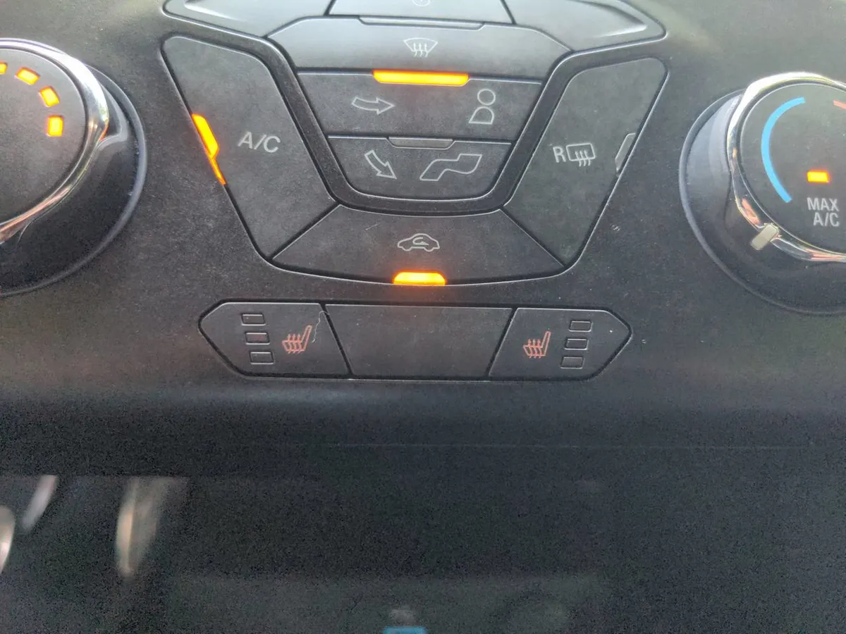 2017 Ford Fusion Sport thumbnail 38