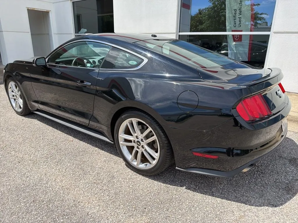 2017 Ford Mustang EcoBoost Premium thumbnail 2
