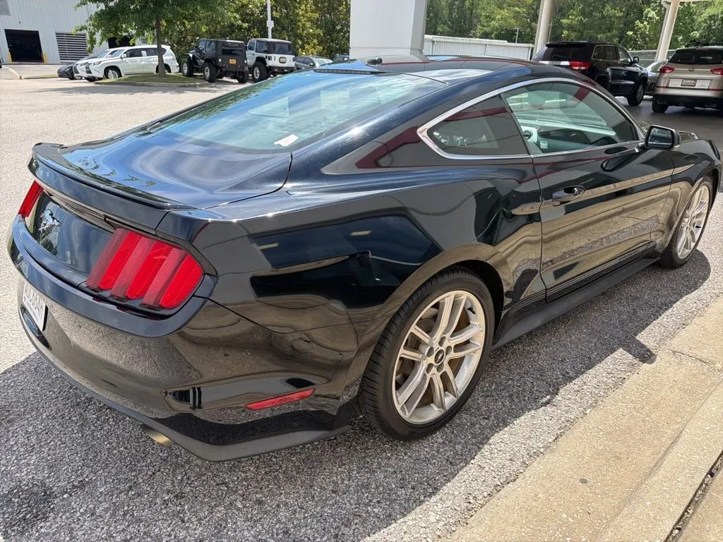 2017 Ford Mustang EcoBoost Premium thumbnail 3