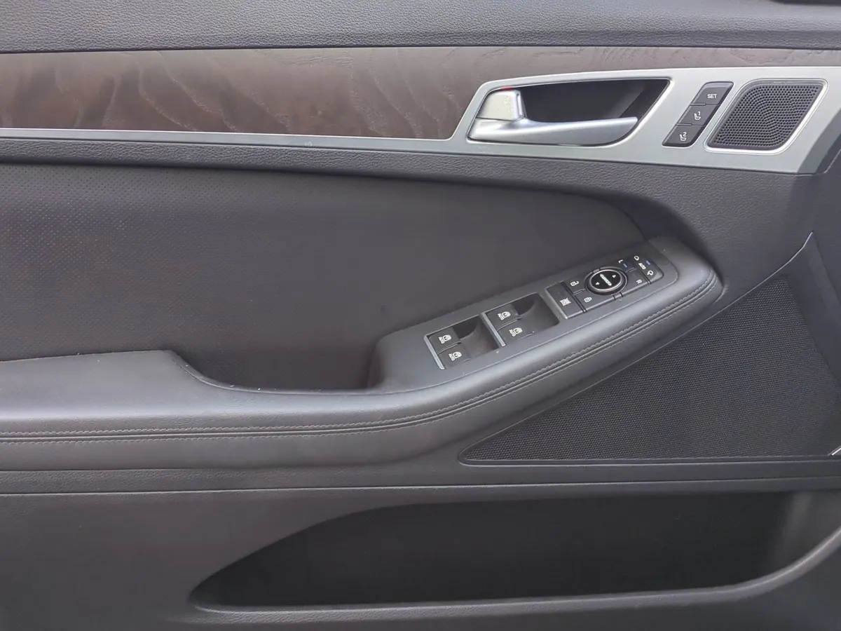 2017 Genesis G80 Ultimate 3.8L thumbnail 13