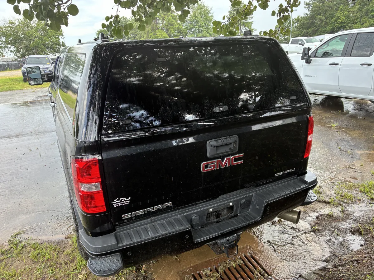 2017 GMC Sierra 3500HD Denali thumbnail 6
