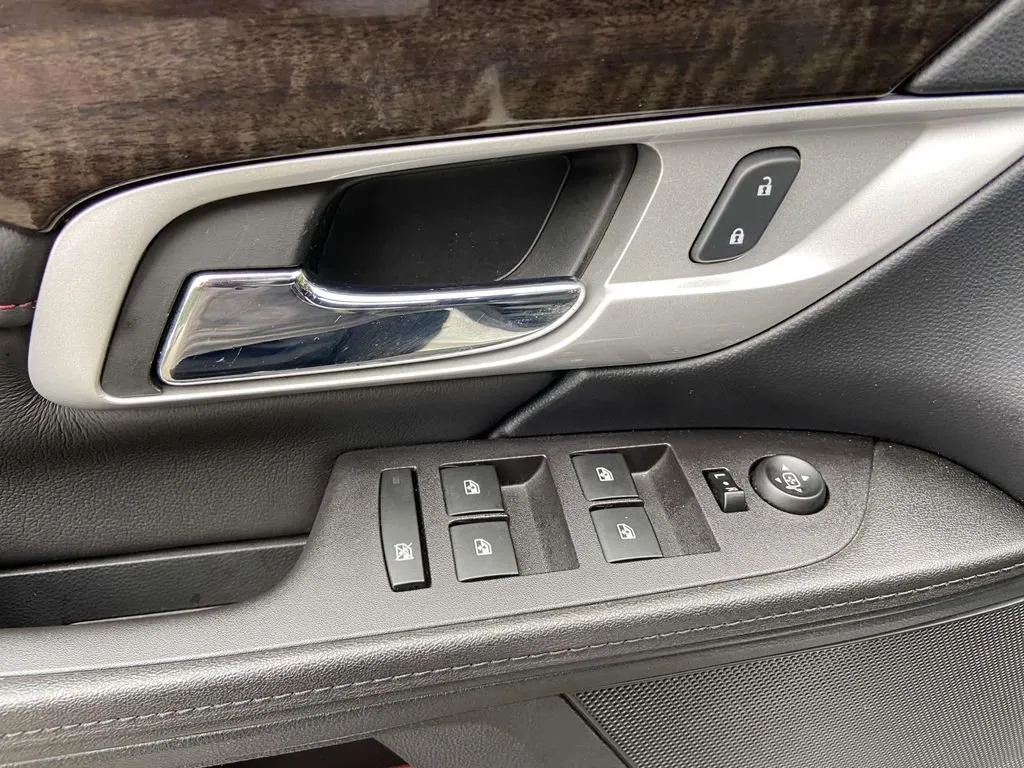 2017 GMC Terrain Denali thumbnail 16