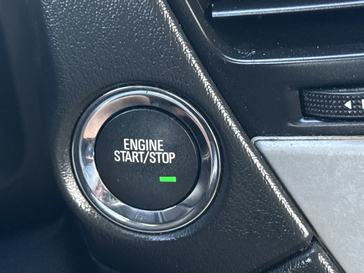 2017 GMC Yukon SLT thumbnail 9