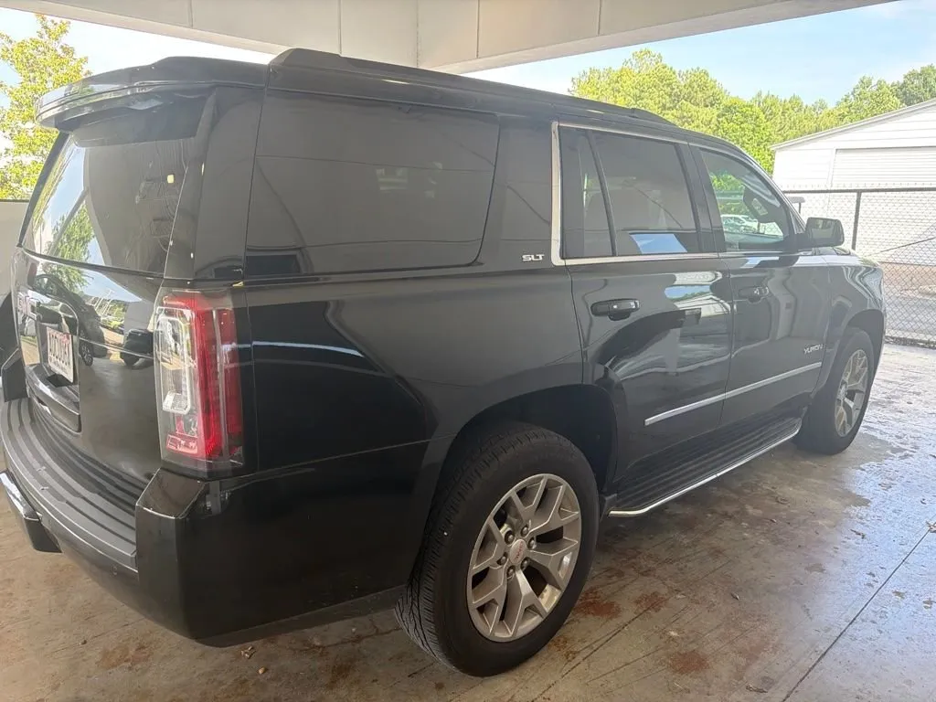 2017 GMC Yukon SLT thumbnail 3