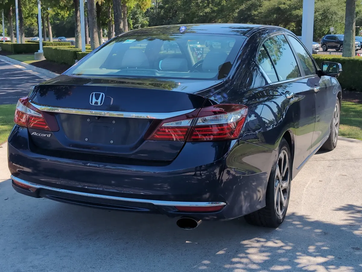 2017 Honda Accord EX thumbnail 10