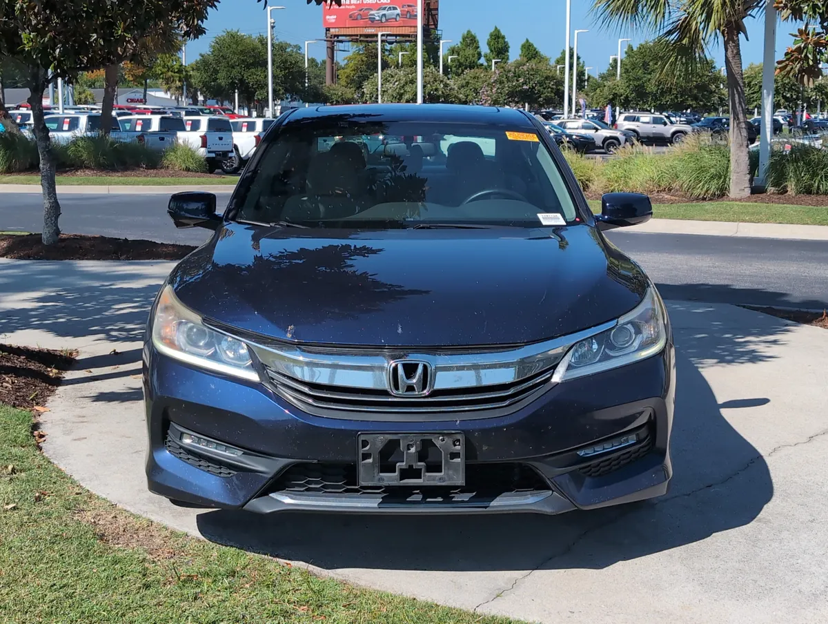 2017 Honda Accord EX thumbnail 2