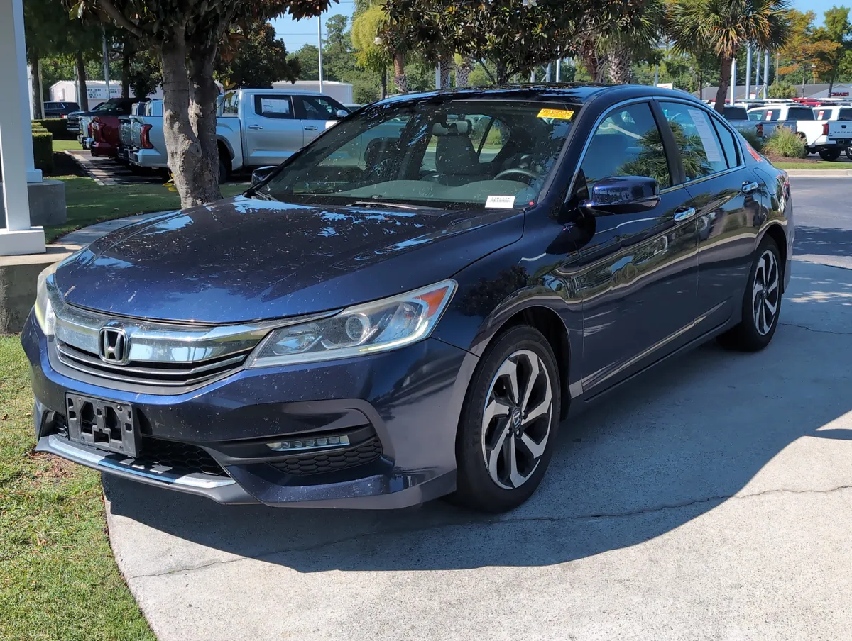 2017 Honda Accord EX thumbnail 4