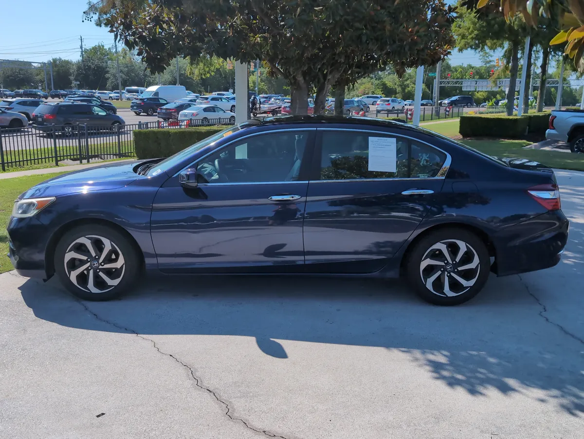 2017 Honda Accord EX thumbnail 6
