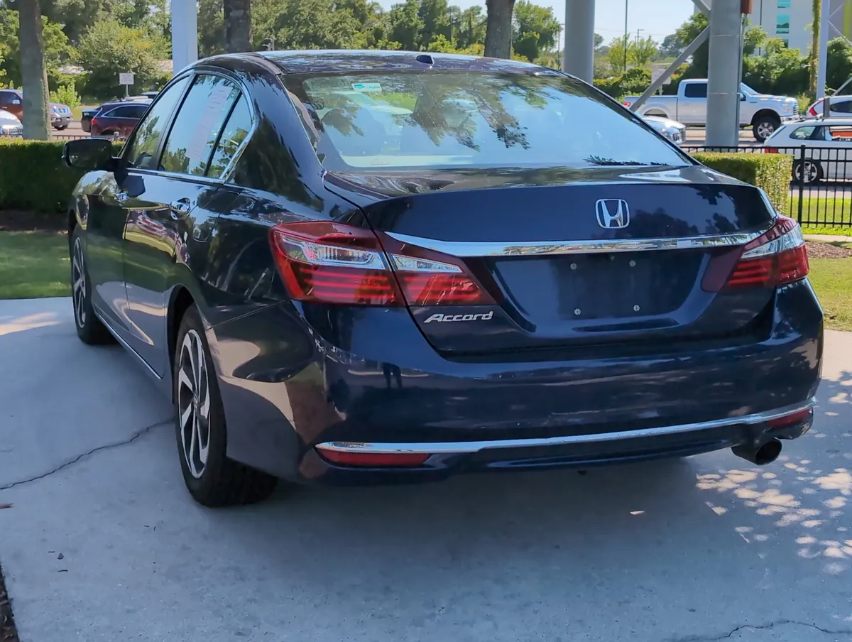 2017 Honda Accord EX thumbnail 8