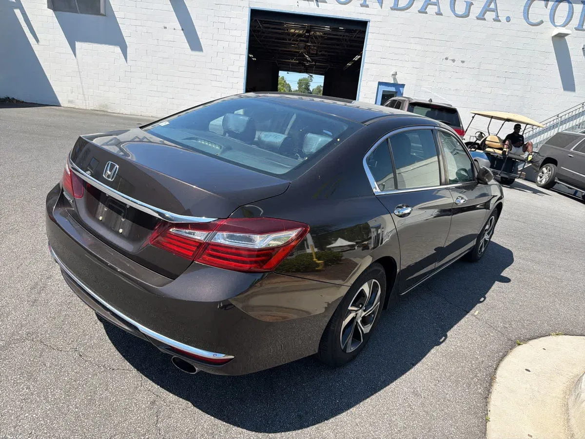2017 Honda Accord LX thumbnail 11
