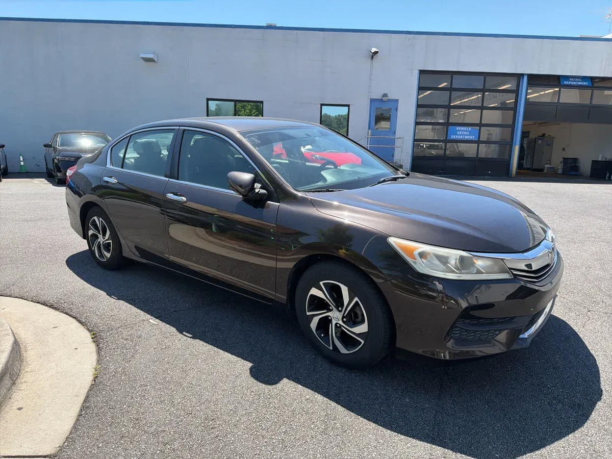 2017 Honda Accord LX thumbnail 13