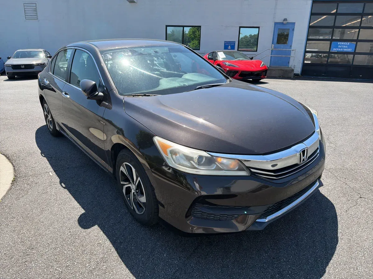 2017 Honda Accord LX thumbnail 14