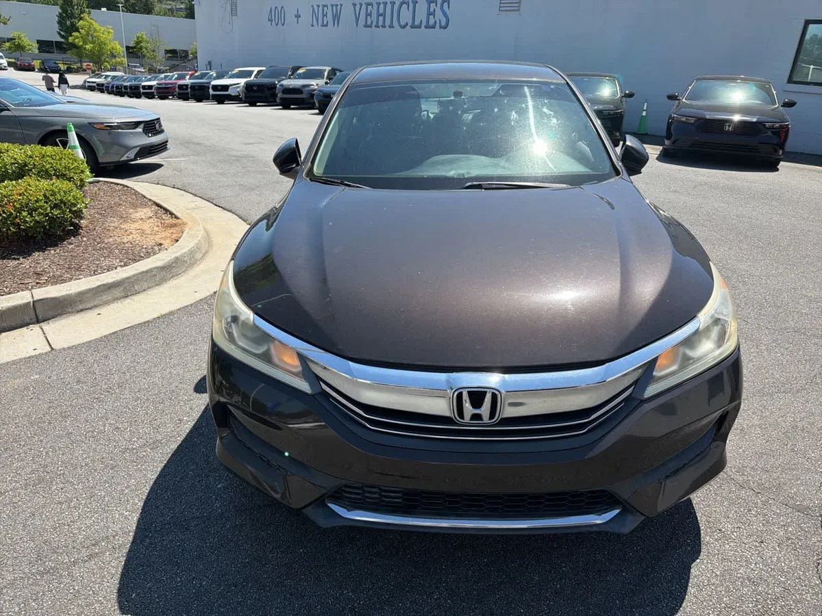 2017 Honda Accord LX thumbnail 15