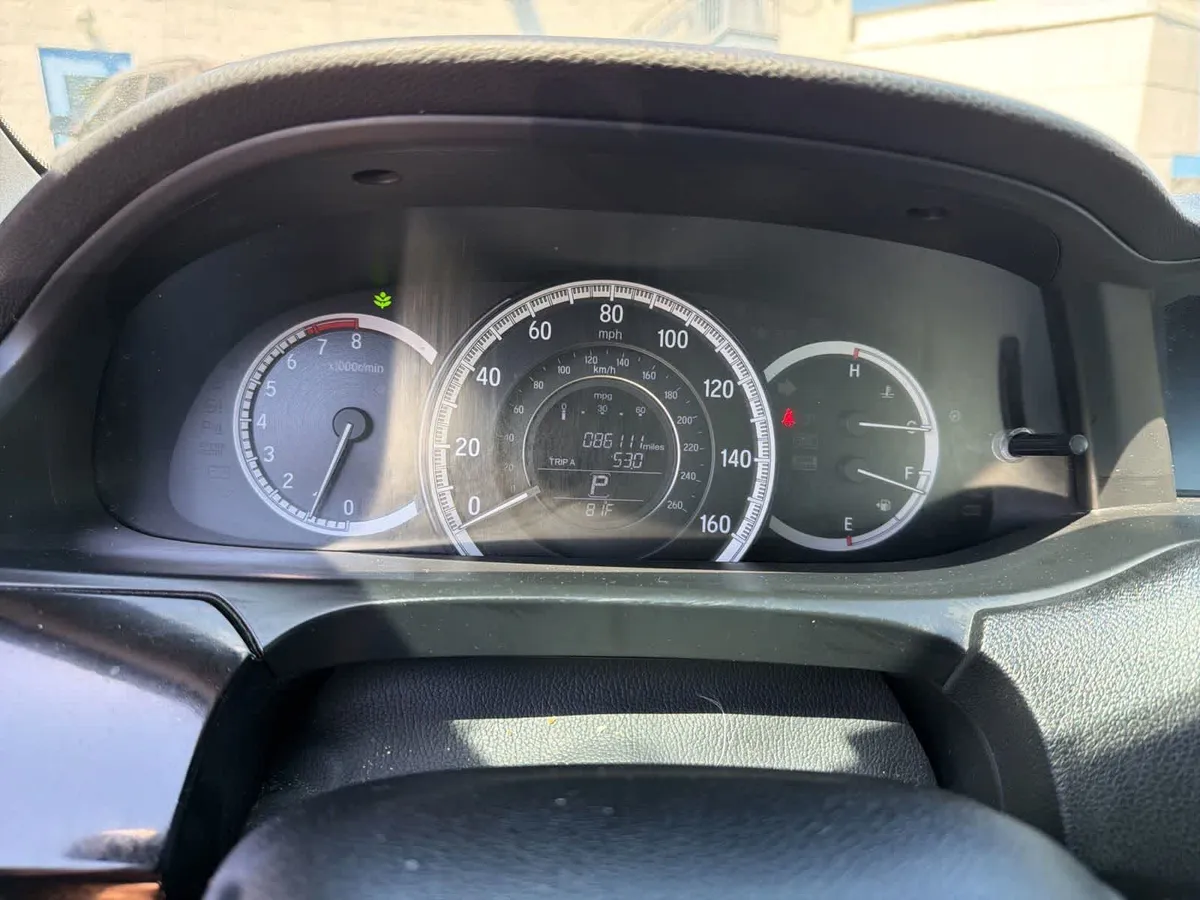 2017 Honda Accord LX thumbnail 2