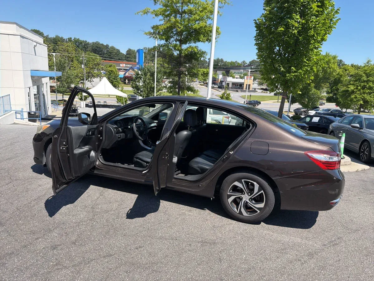 2017 Honda Accord LX thumbnail 20