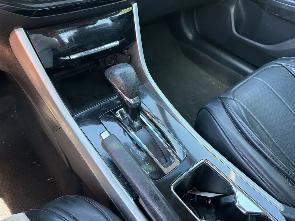 2017 Honda Accord LX thumbnail 23