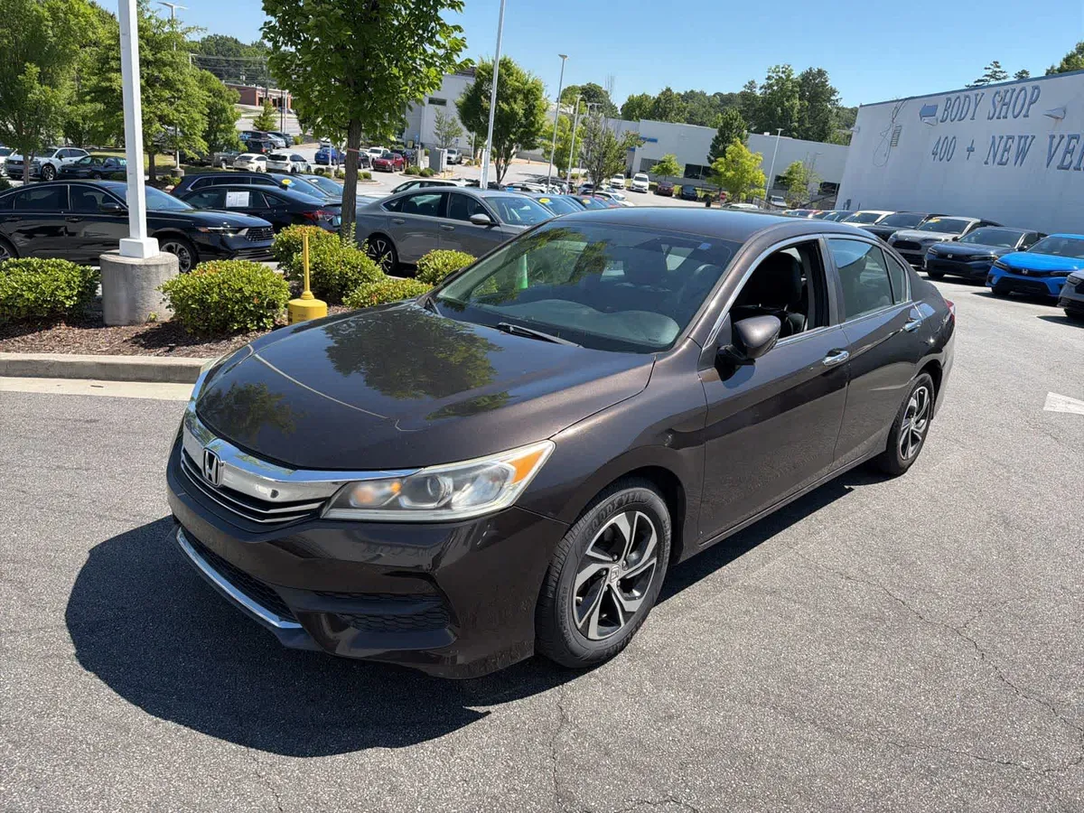 2017 Honda Accord LX thumbnail 3