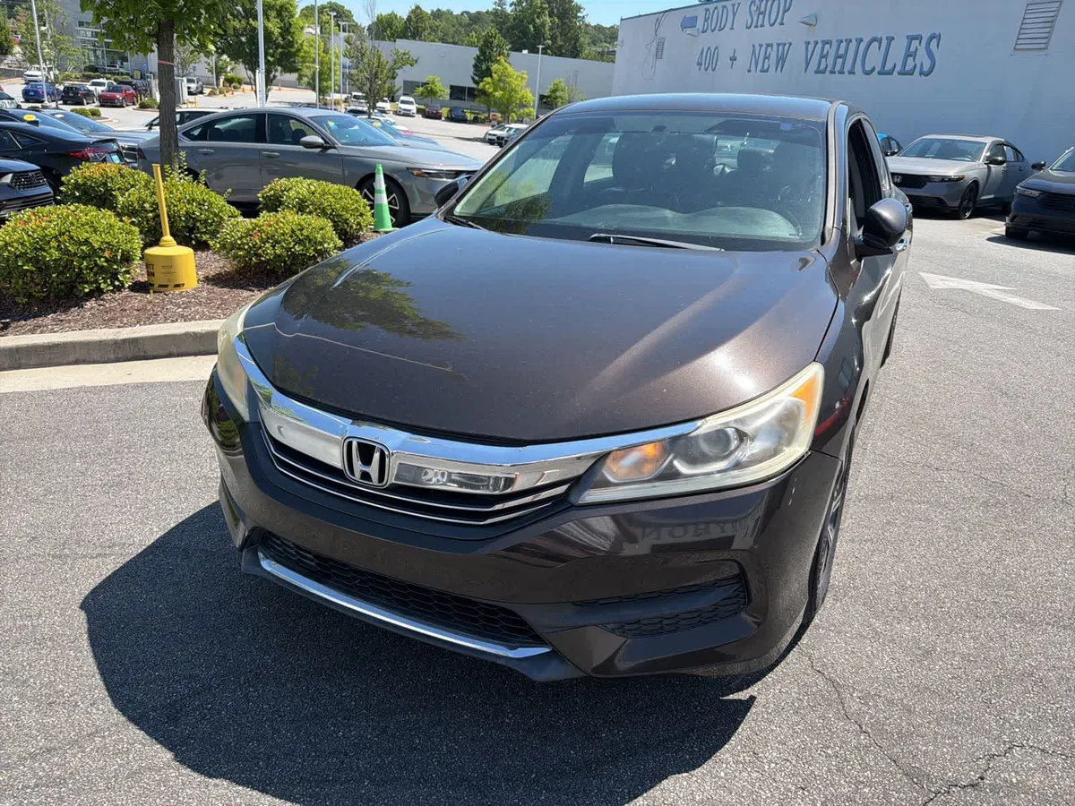 2017 Honda Accord LX thumbnail 4