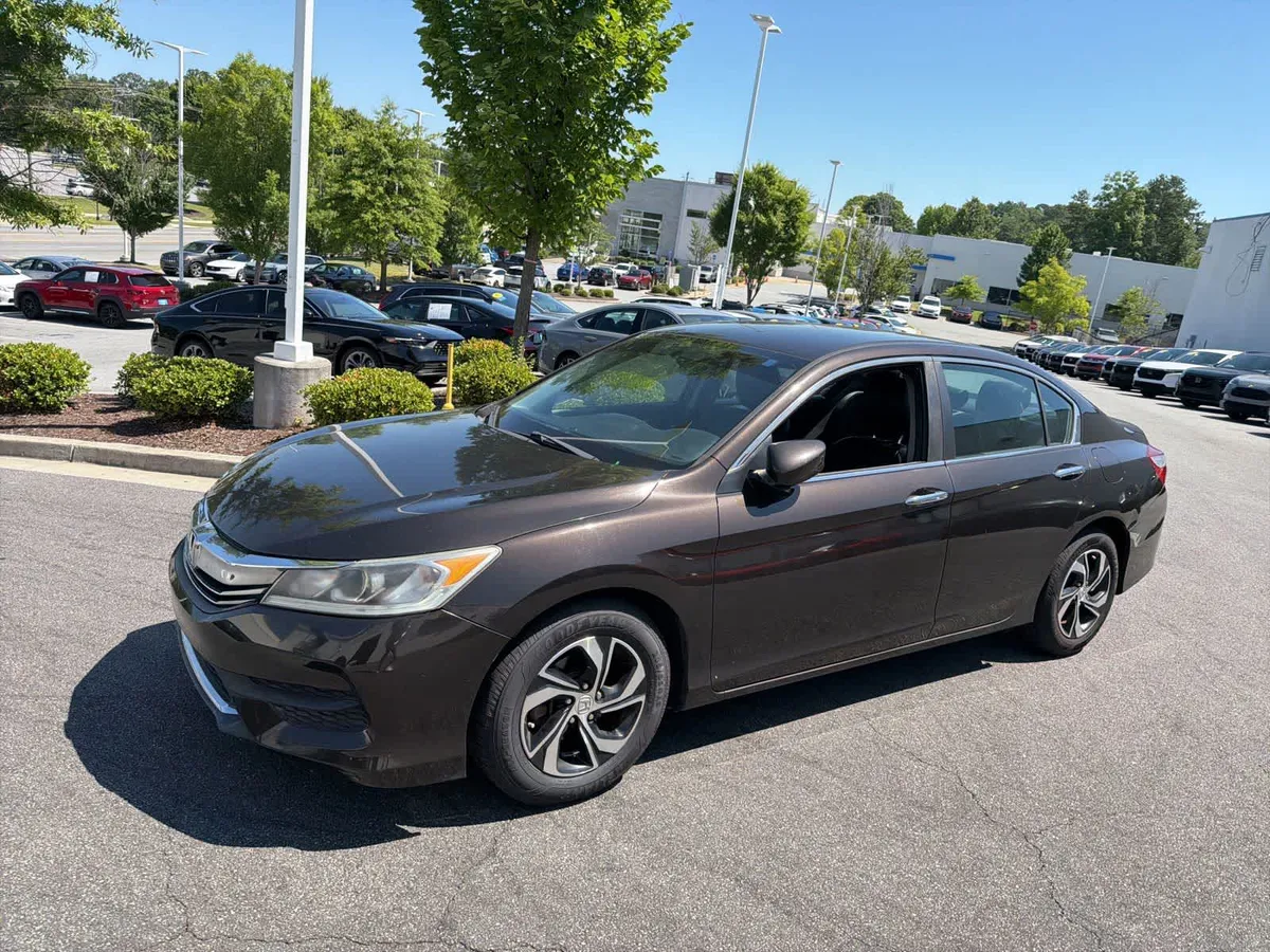 2017 Honda Accord LX thumbnail 5