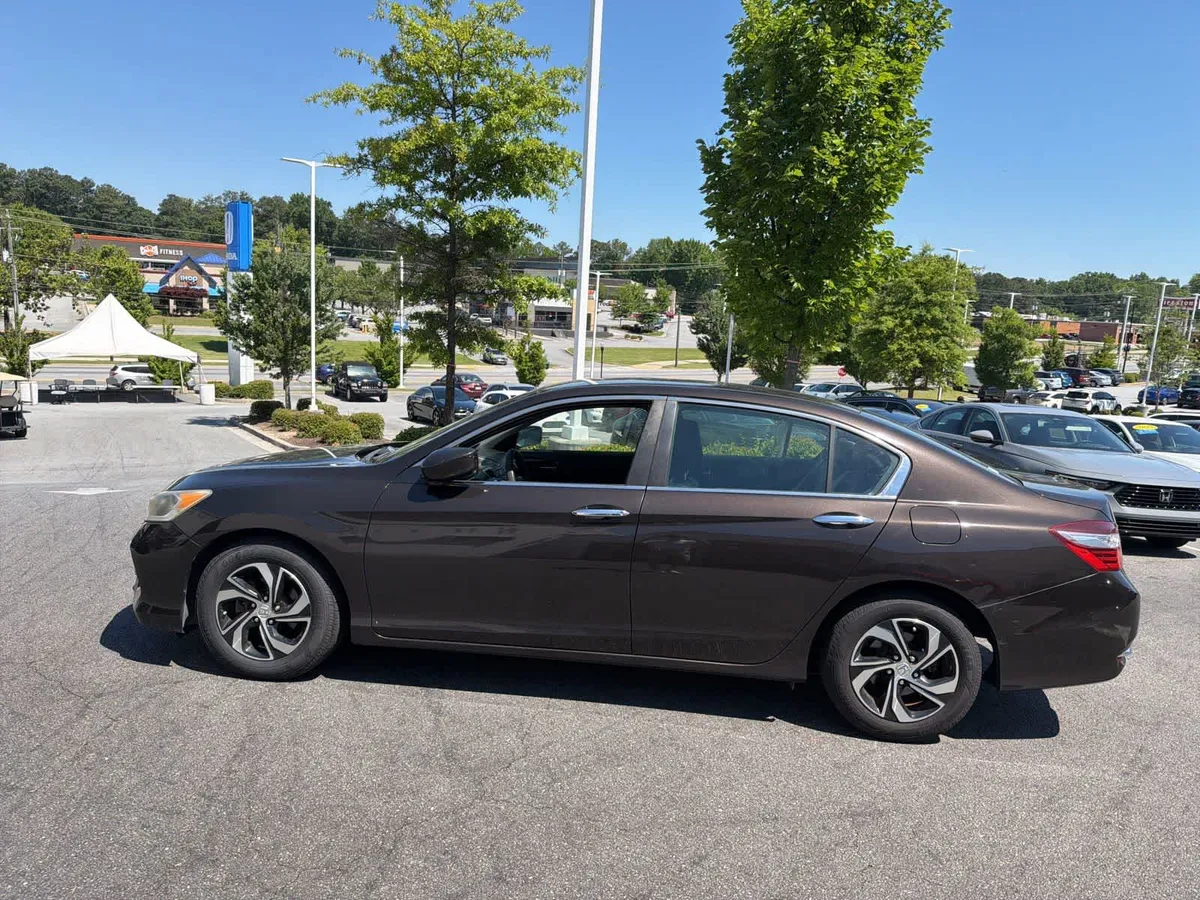 2017 Honda Accord LX thumbnail 7