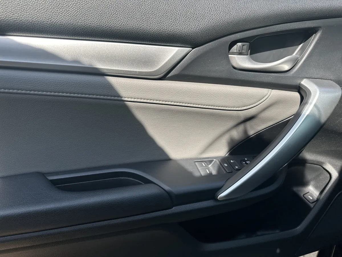 2017 Honda Civic EX-L thumbnail 12
