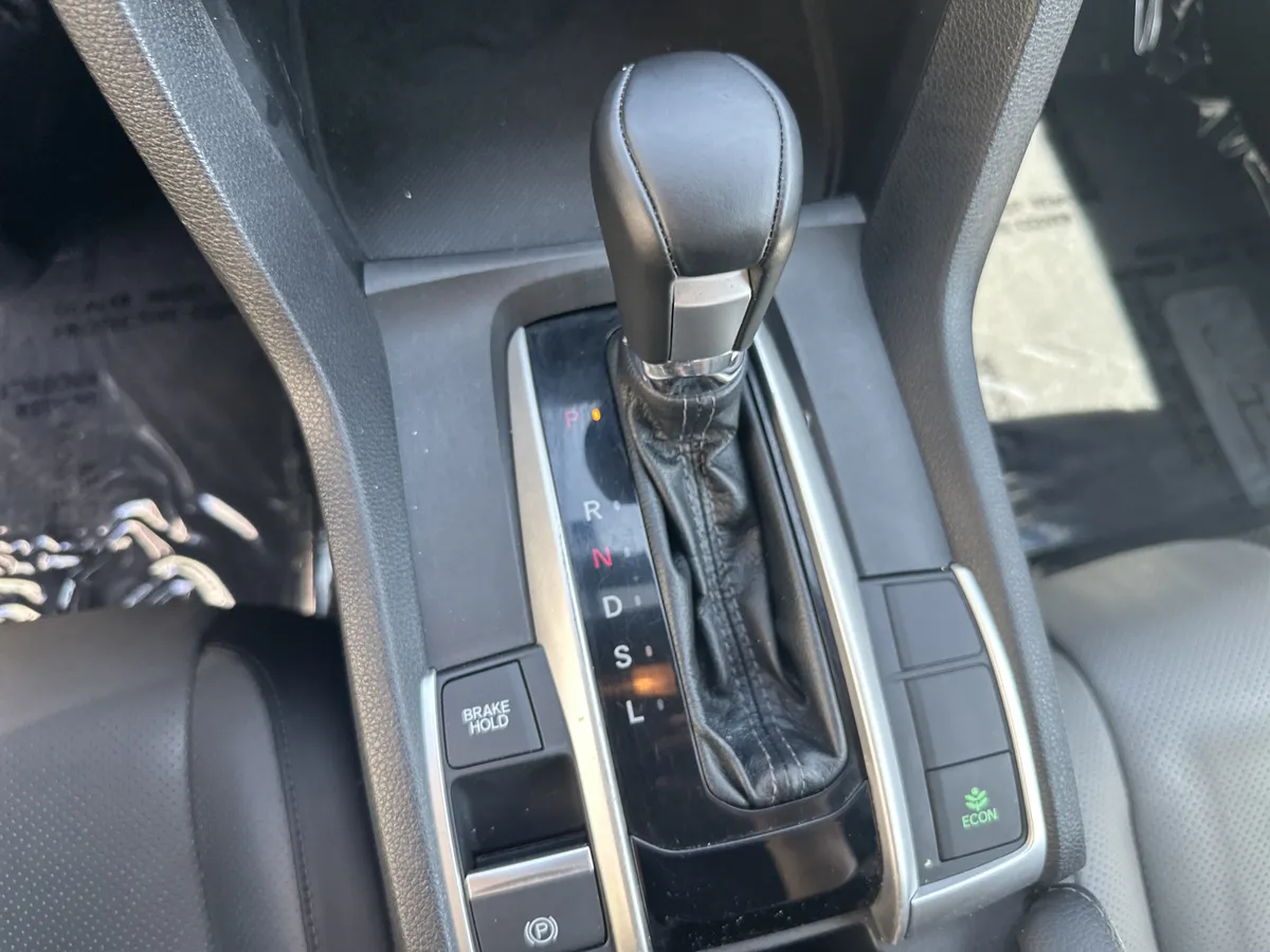 2017 Honda Civic EX-L thumbnail 26