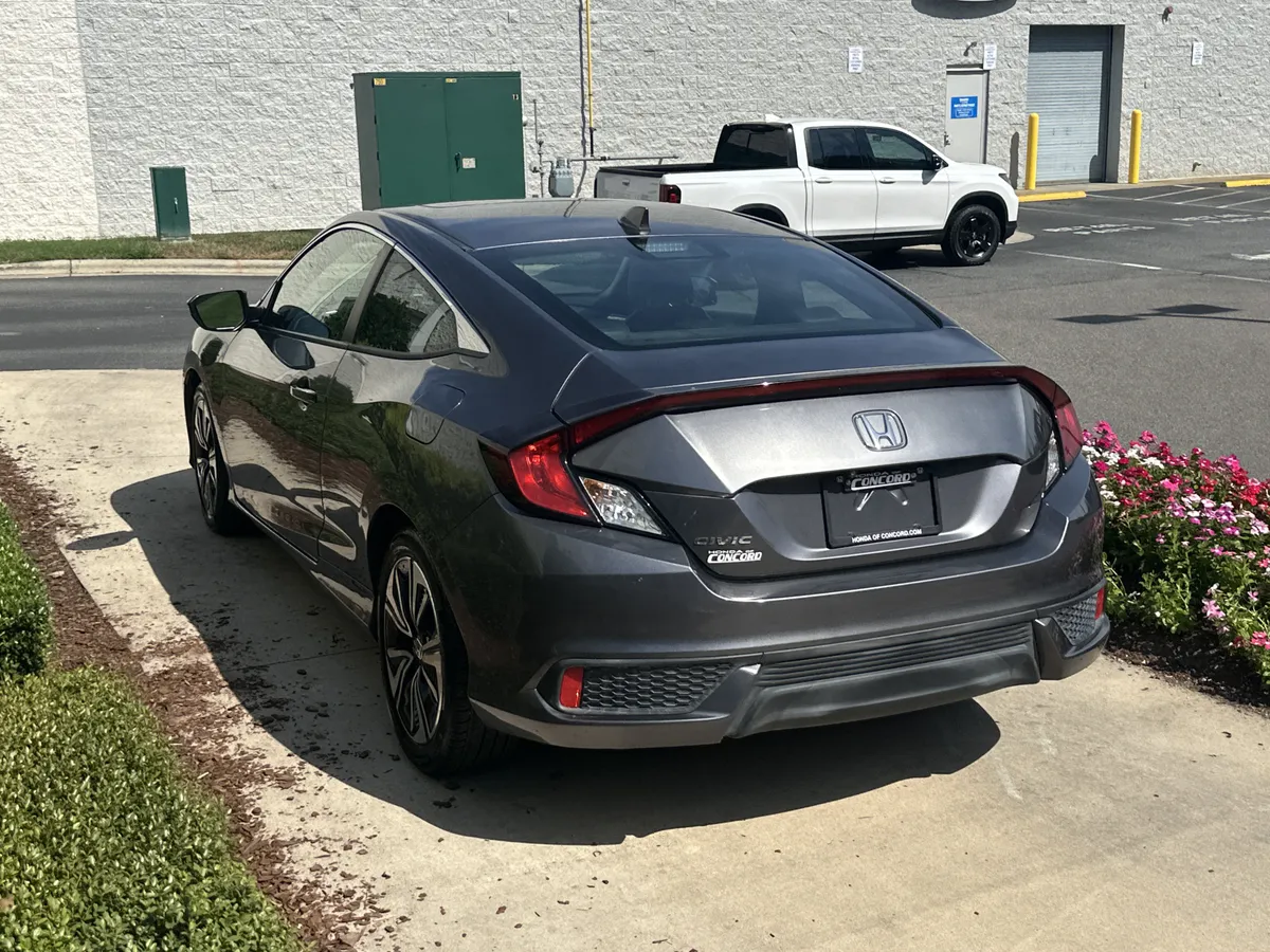 2017 Honda Civic EX-L thumbnail 5