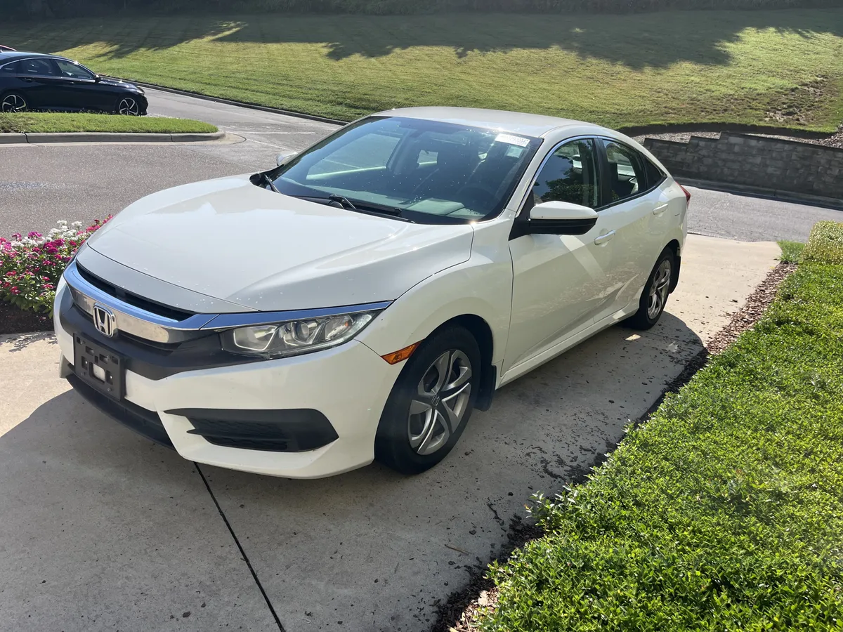 2017 Honda Civic LX thumbnail 4