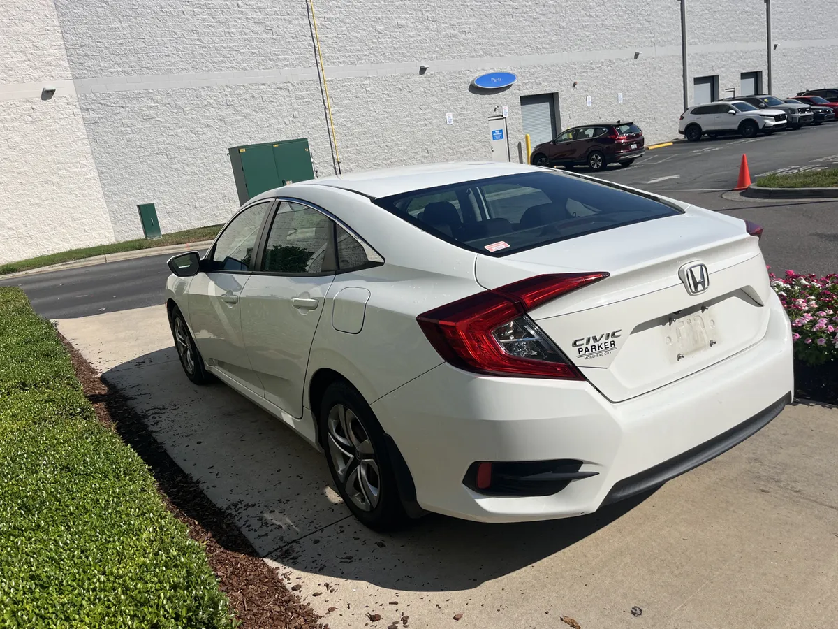 2017 Honda Civic LX thumbnail 5