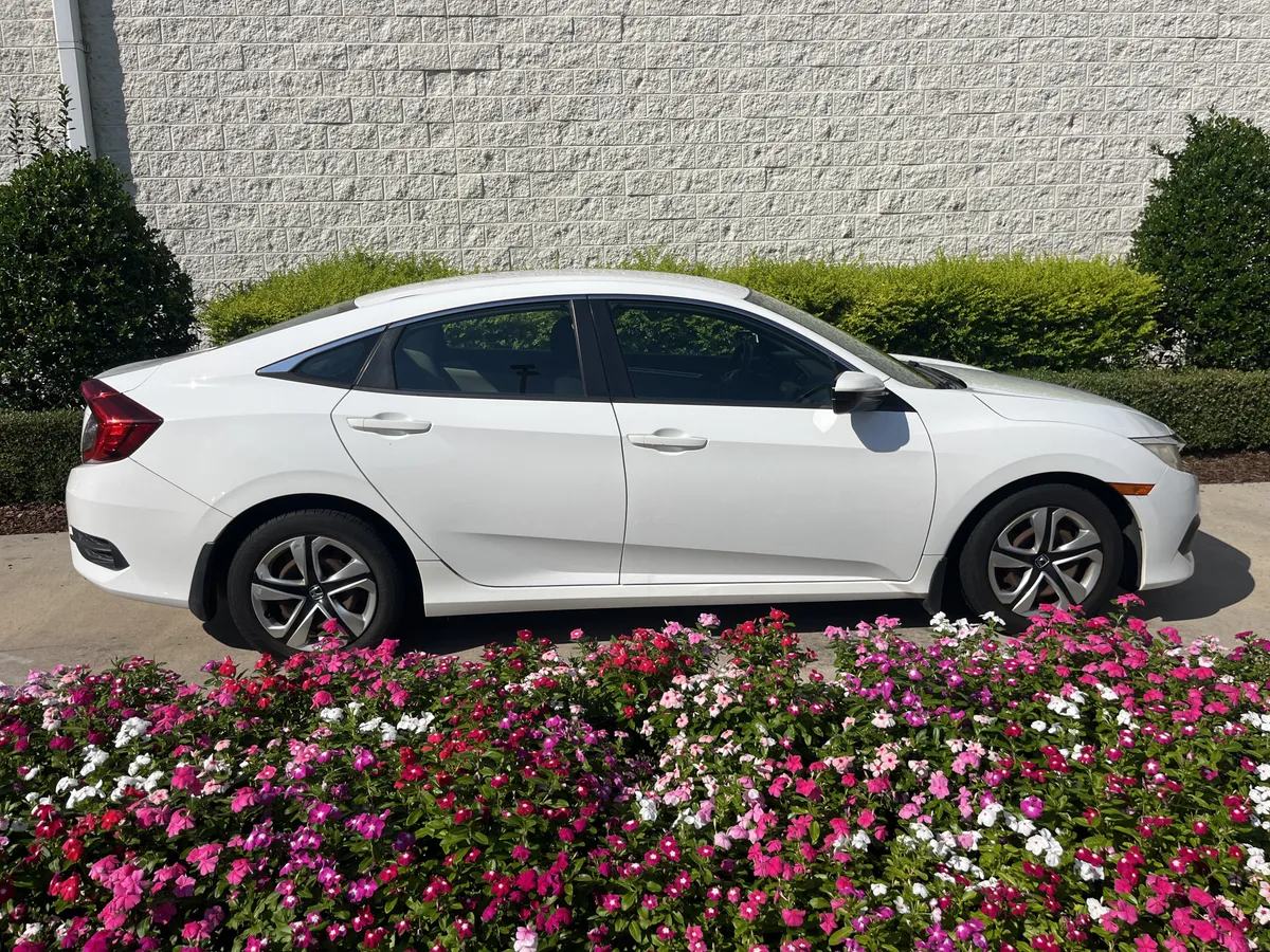 2017 Honda Civic LX thumbnail 8