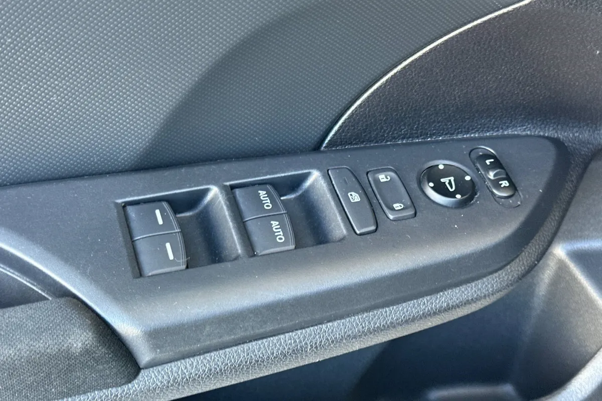 2017 Honda Civic LX thumbnail 12