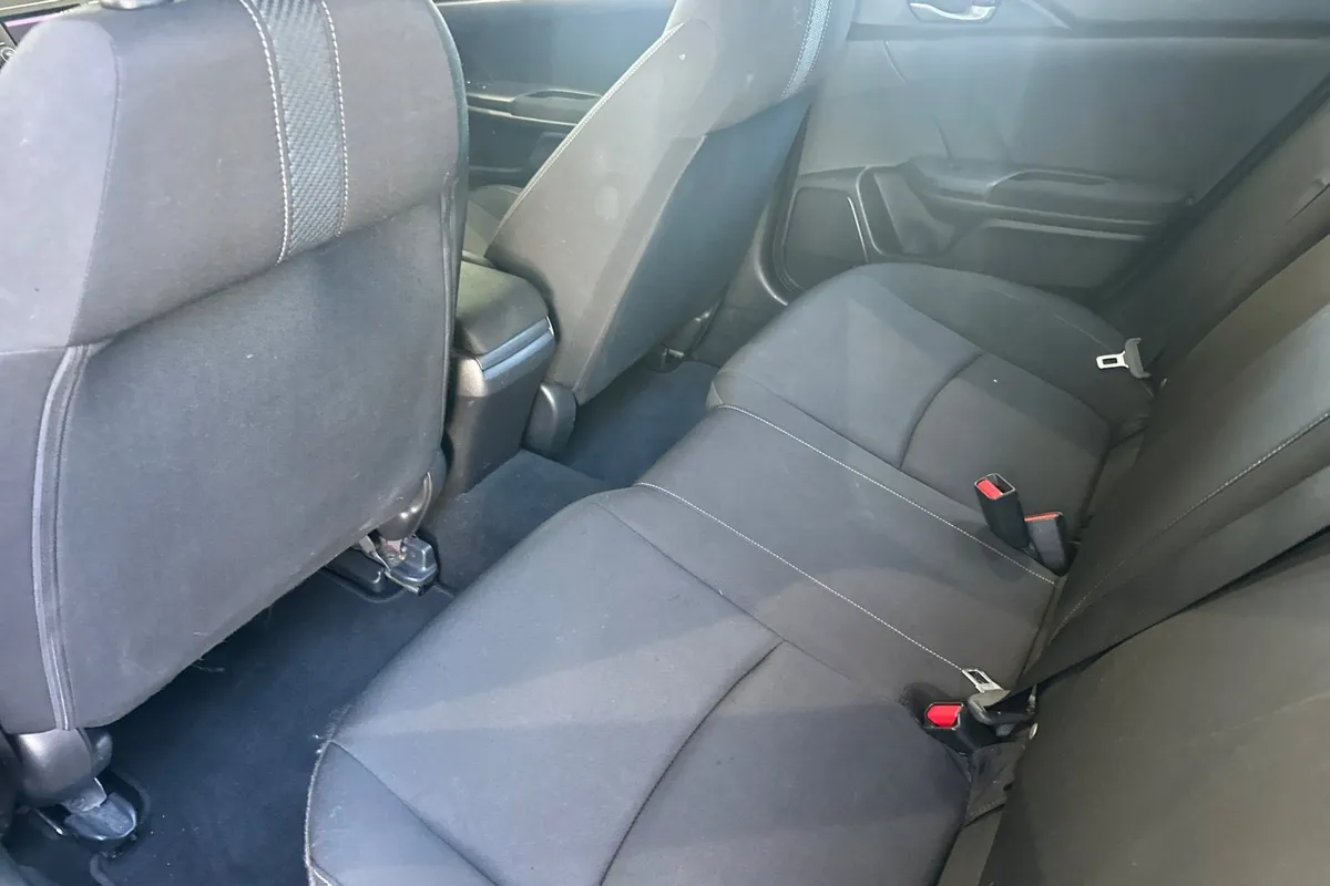 2017 Honda Civic LX thumbnail 14