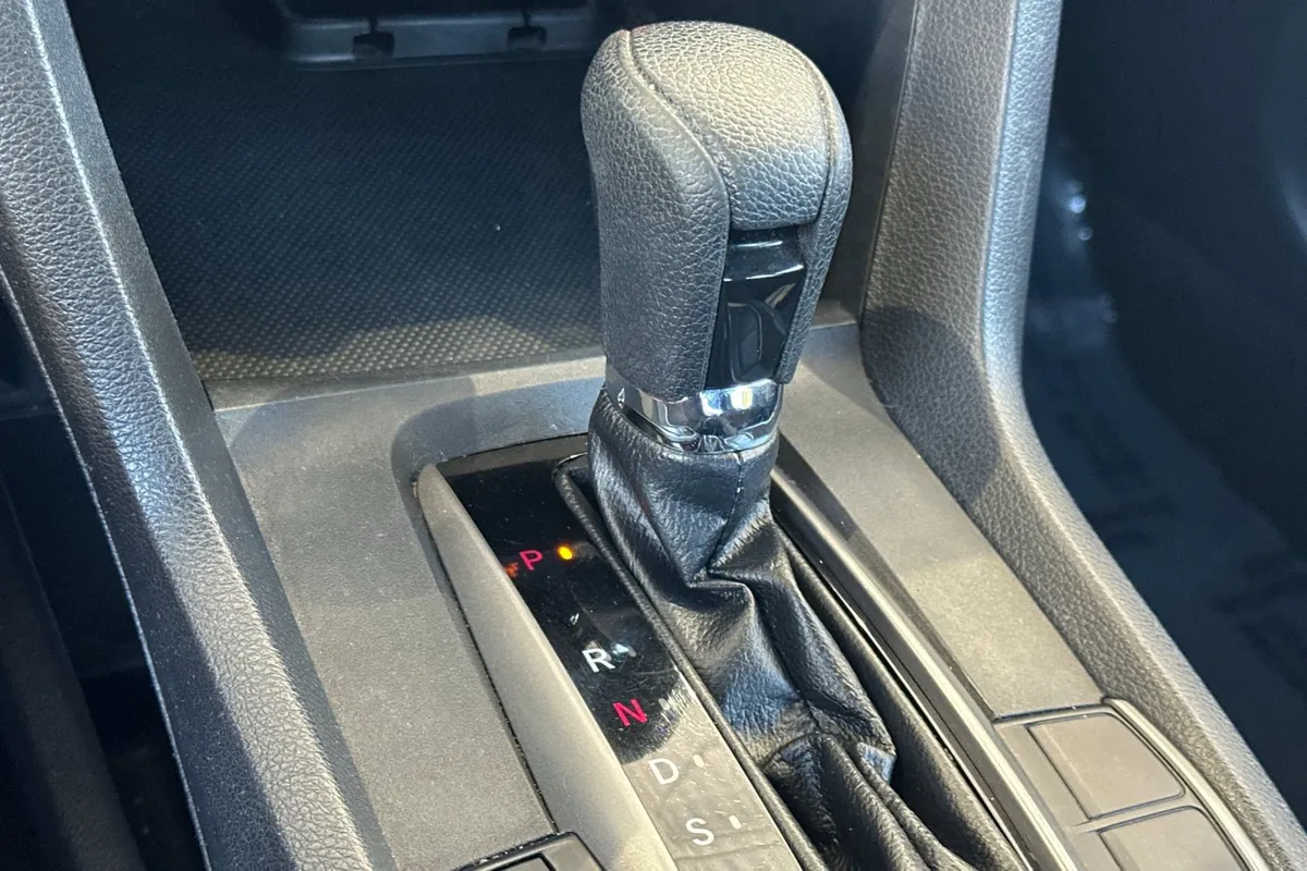 2017 Honda Civic LX thumbnail 23