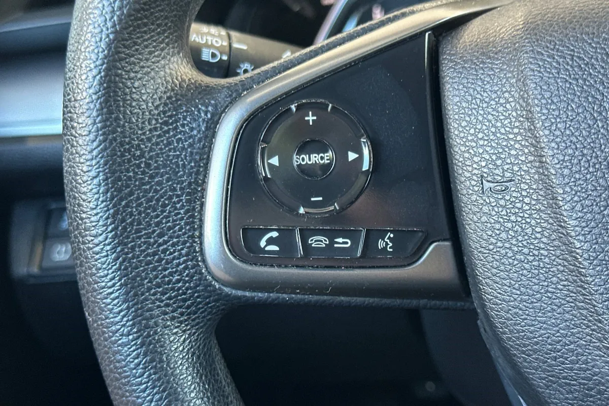 2017 Honda Civic LX thumbnail 25
