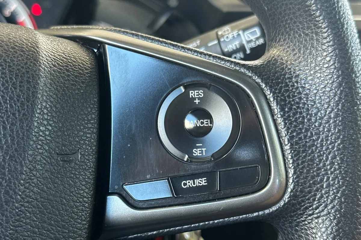 2017 Honda Civic LX thumbnail 26