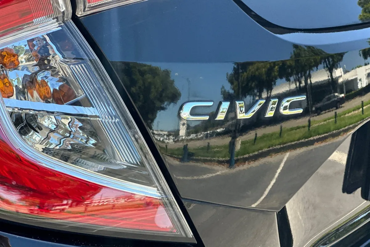 2017 Honda Civic LX thumbnail 33