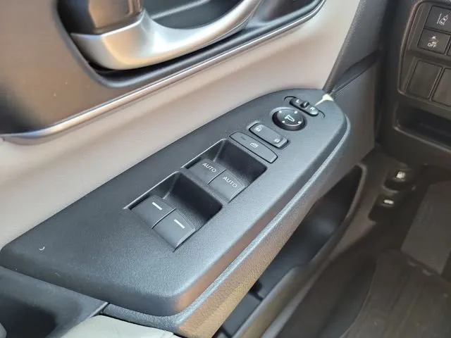 2017 Honda CR-V Touring thumbnail 28