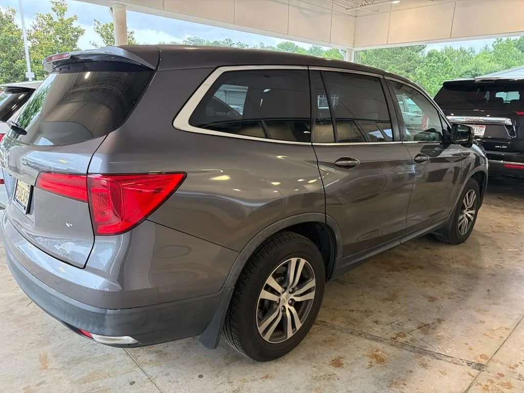 2017 Honda Pilot EX-L thumbnail 3