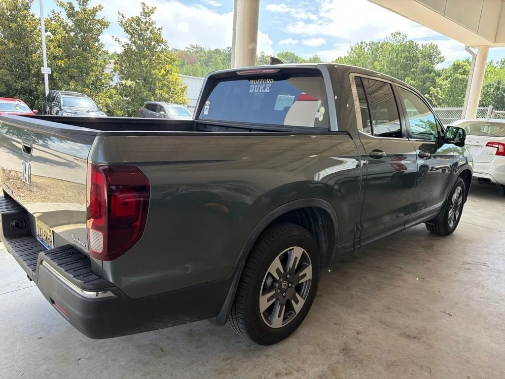2017 Honda Ridgeline RTL-T thumbnail 3
