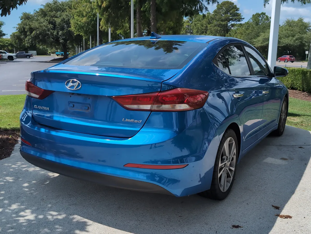 2017 Hyundai Elantra Limited thumbnail 10