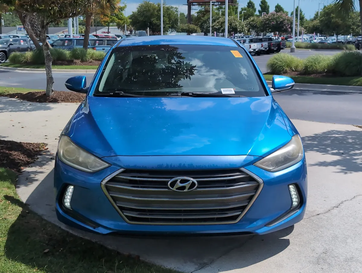 2017 Hyundai Elantra Limited thumbnail 2