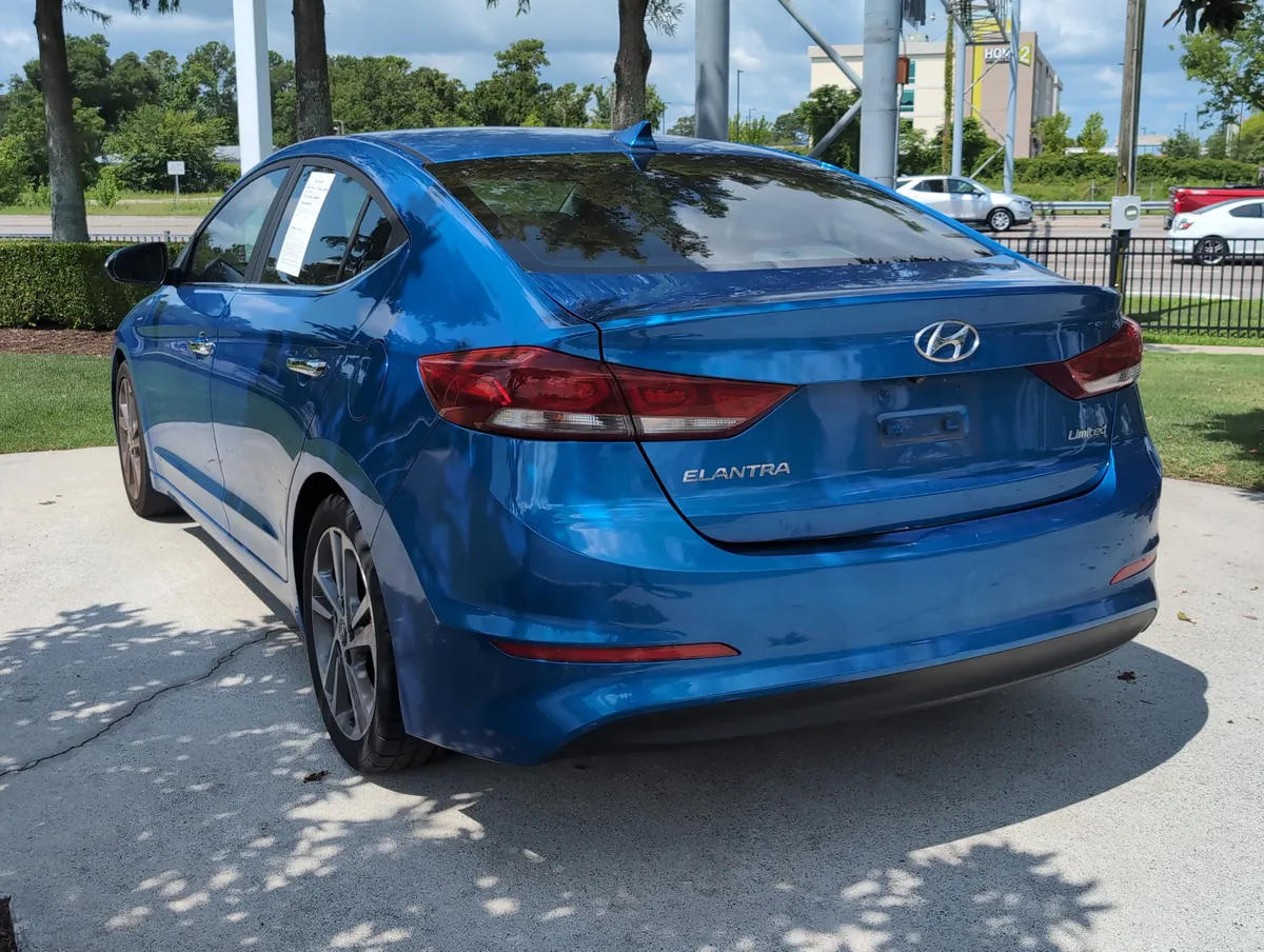 2017 Hyundai Elantra Limited thumbnail 8