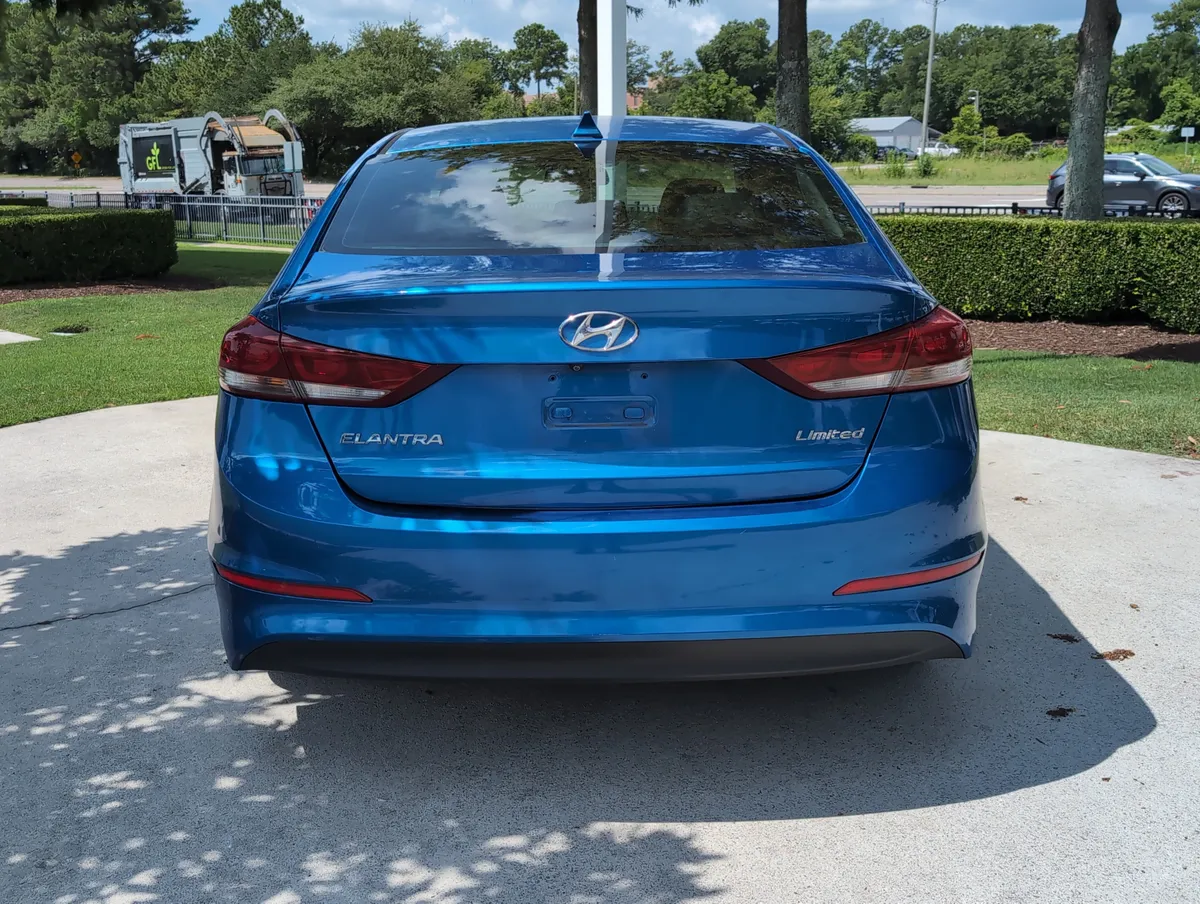 2017 Hyundai Elantra Limited thumbnail 9