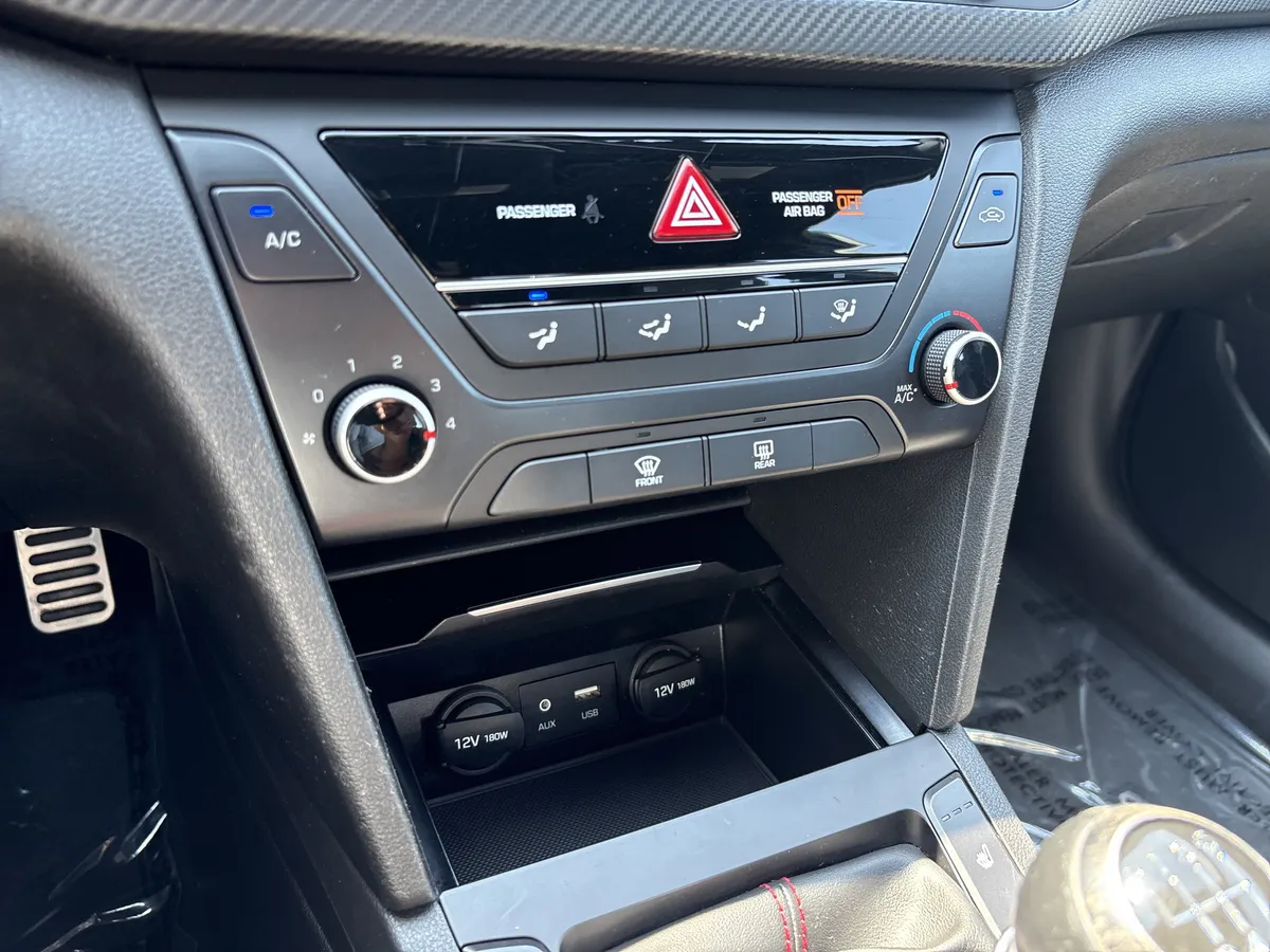 2017 Hyundai Elantra Sport thumbnail 29