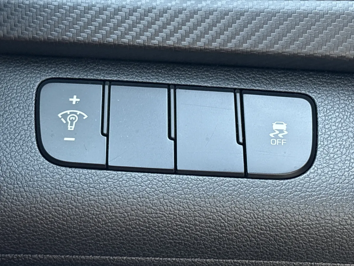 2017 Hyundai Elantra Sport thumbnail 32