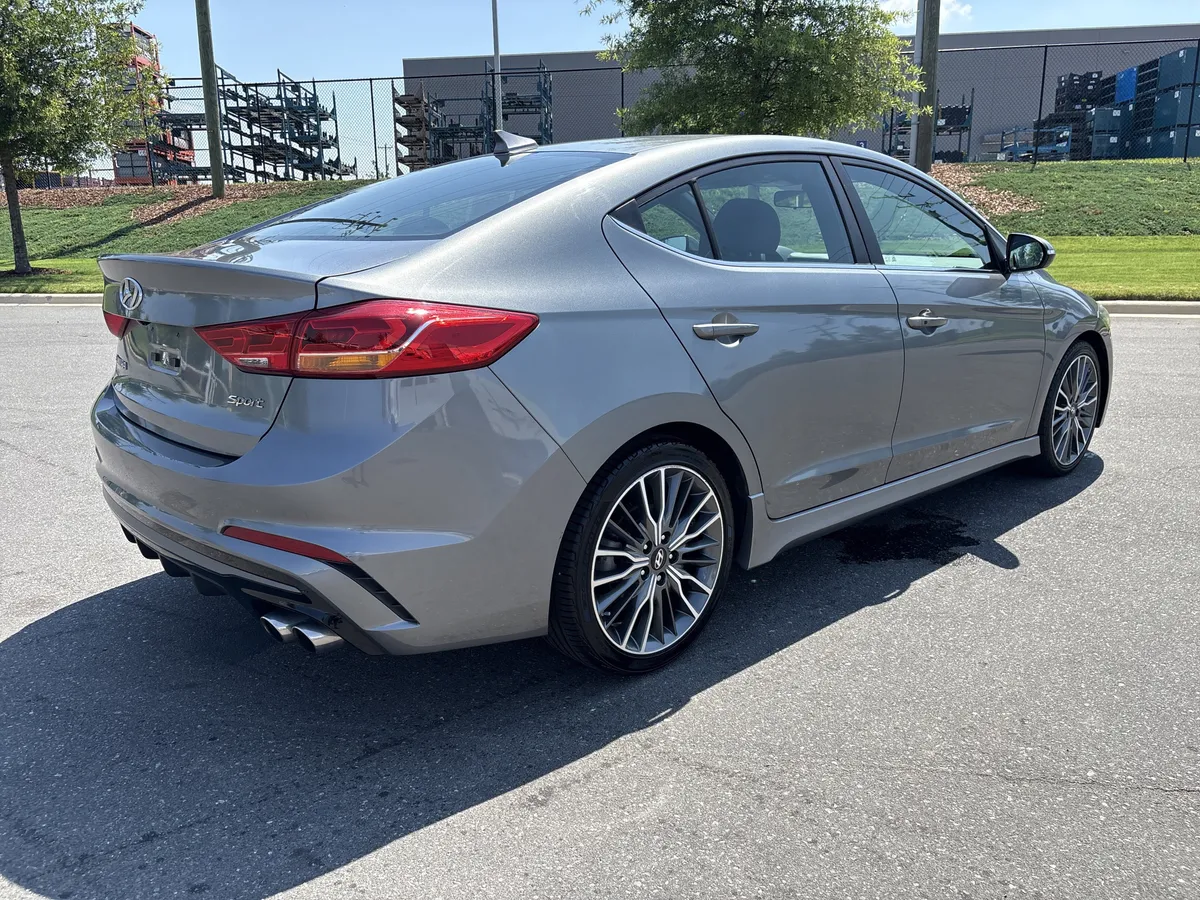 2017 Hyundai Elantra Sport thumbnail 9